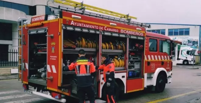 Una dotación de bomberos dotada con bombas de achique y grupo electrógeno parte a Alzira