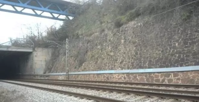 Una incidencia en Corrales provoca retrasos en la línea de tren Santander-Reinosa