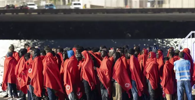 Tres muertos y casi 500 rescatados en otro día de intensa llegada de migrantes a Canarias