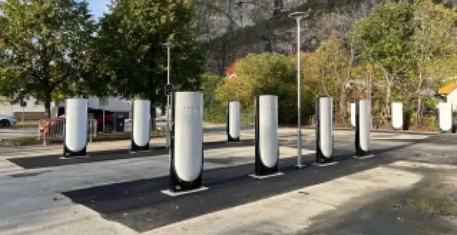 El gran oasis de Tesla: la mayor estación de supercharger del mundo ya está en marcha