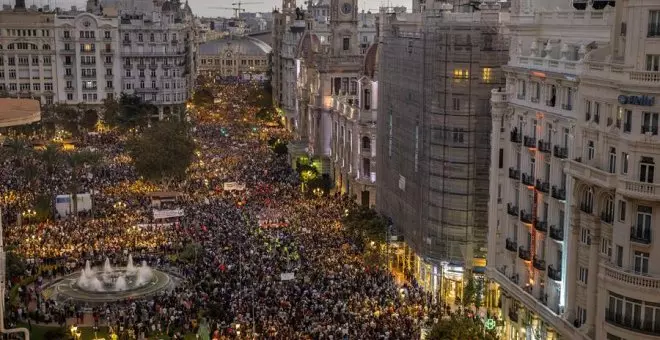 Así te hemos contado en directo la manifestación en València en la que miles de personas han pedido la dimisión de Mazón