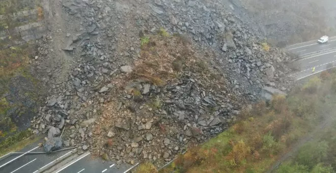 Un desprendimiento de tierra en la AP-66 obliga a evacuar 161 vehículos y cortar el tráfico en ambos sentidos