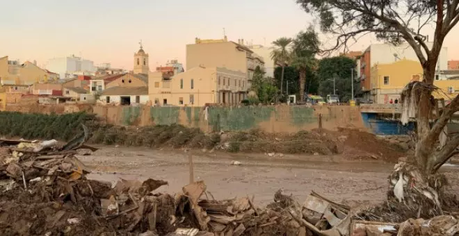 Paiporta lucha por salir del fango, dos semanas después