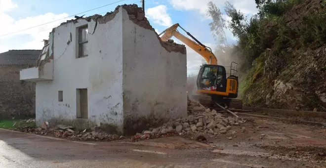 Comienza el derribo de la casa del tapón de Vioño