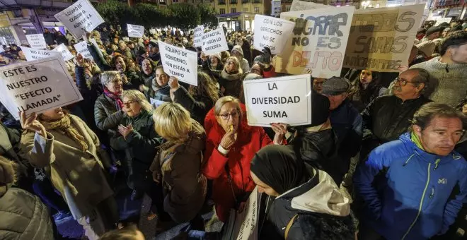 Miles de personas protestan en Burgos contra la eliminación de ayudas para las ONG que asisten a migrantes