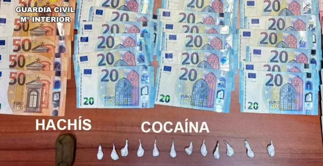 Detenido en Sarón con 12 dosis de cocaína y hachís tras intentar ocultarse en unos contenedores