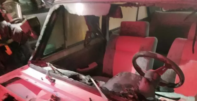 Un fallo eléctrico, posible origen del incendio de un coche aparcado en la calle Castilla