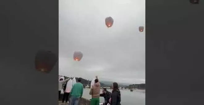 Cerca de un centenar de personas homenajean a DJ Richard en el embarcadero de Somo con un emotivo acto de recuerdo