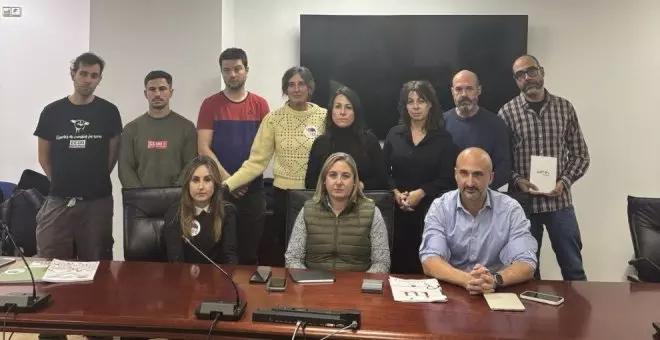 Los docentes se encierran en la sede del Gobierno de Cantabria ante la "negativa de Educación a negociar la adecuación retributiva"