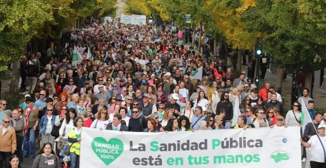 Las mareas plantean al Gobierno andaluz un plan de choque de 19.000 millones para salvar la sanidad pública