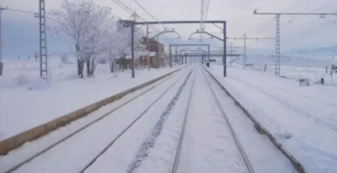 18 locomotoras quitanieves forman parte del plan de invierno de Adif