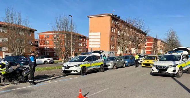 Herida la pasajera de un coche cuyo conductor estaba borracho, se salió de la carretera y chocó contra una barandilla en Santander