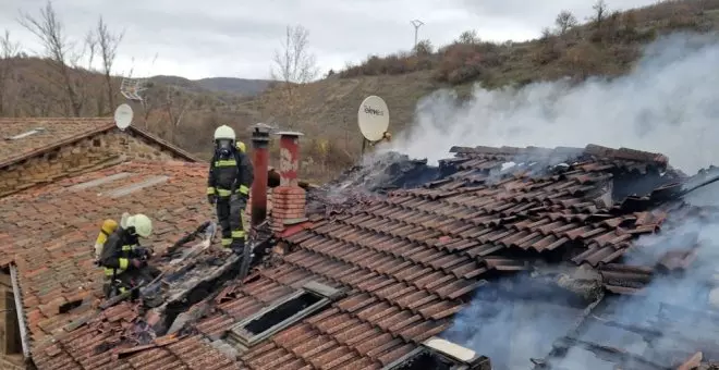 Calcinada una vivienda de dos plantas en Valdeprado del Río