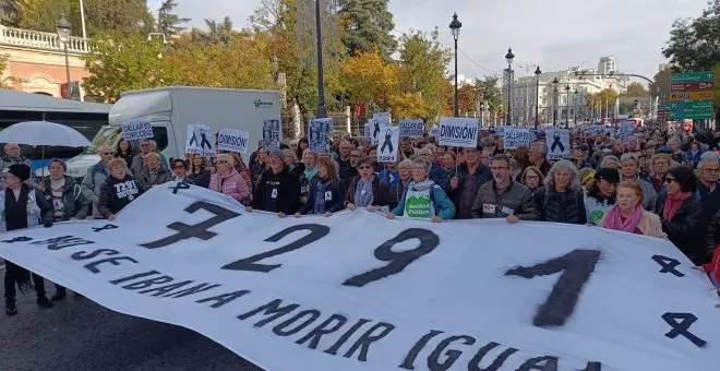 Unas 10.000 personas se manifiestan en Madrid por una Ley de Residencias estatal y al grito de "Ayuso dimisión"