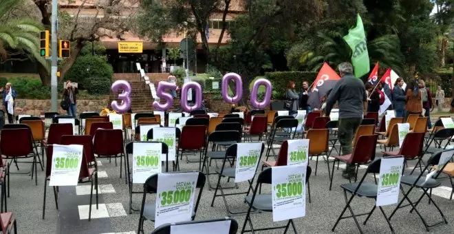 Sindicats tallen la Via Augusta de Barcelona per reclamar 35.000 places al concurs de trasllats de docents