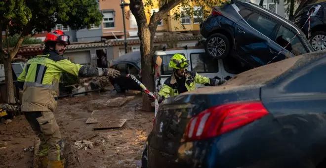 Los bomberos se rebelan tras la DANA: "La gente pedía ayuda por la tele y no podíamos hacer nada"