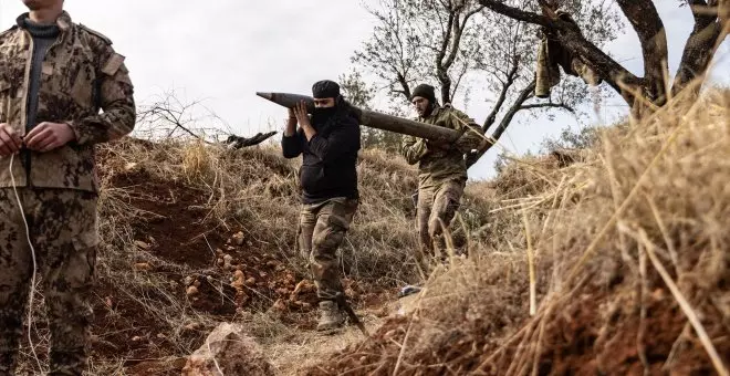 Los rebeldes irrumpen en Alepo y toman el control en una ofensiva relámpago contra el régimen sirio