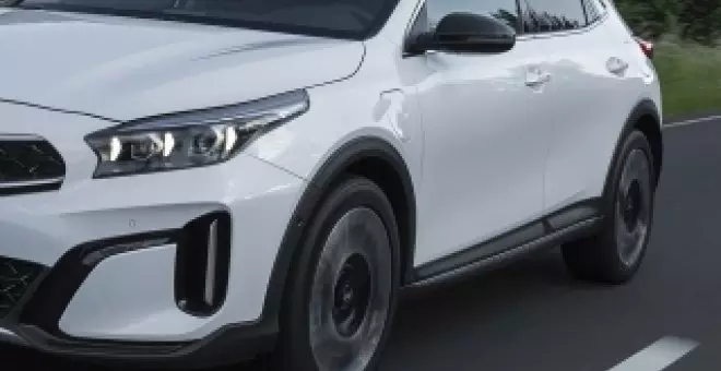 Con 141 CV y un consumo bajo, este coche híbrido con diseño 'campero' es la alternativa anti-SUV