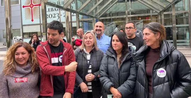 Docentes de 15 centros cántabros se encerrarán esta noche en apoyo a la campaña de adecuación salarial