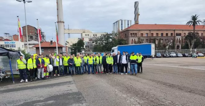 Un 90% de la plantilla de la logística de Solvay secunda el inicio de la huelga general indefinida